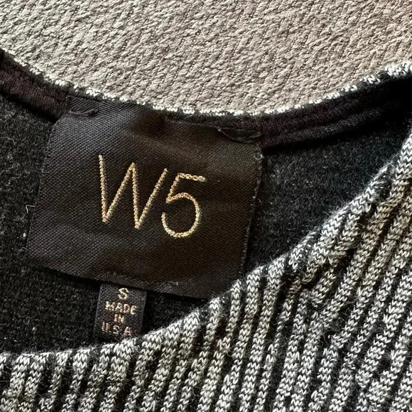 Anthropologie W5 Black & Gray Bell Sleeve Top Small - Picture 5 of 7